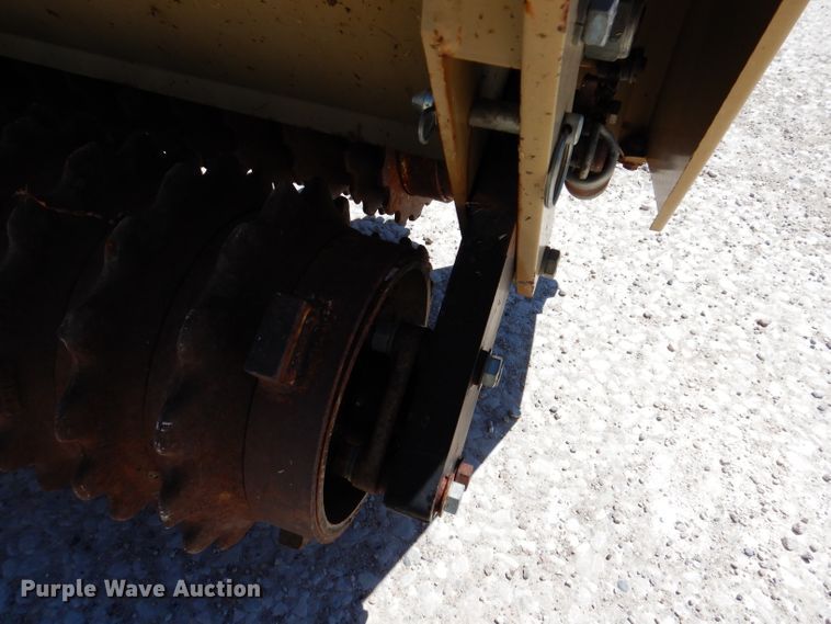 image for item IQ9561 Land Pride PS1572  seeder