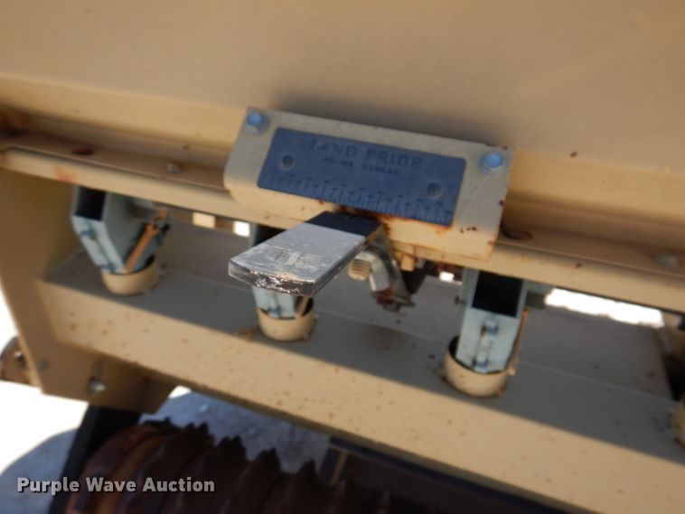 image for item IQ9561 Land Pride PS1572  seeder