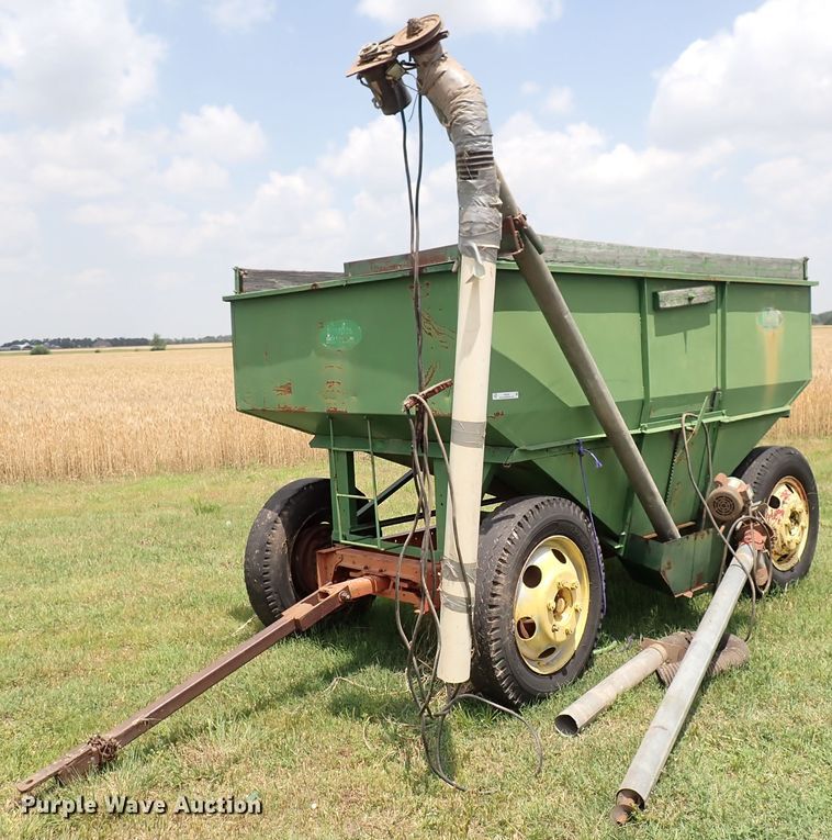 image for item IV9330 Huskee  gravity wagon