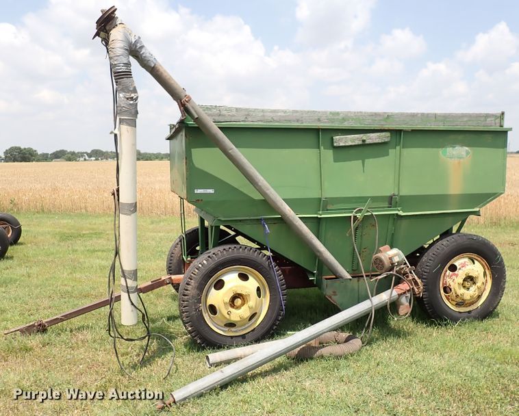 image for item IV9330 Huskee  gravity wagon