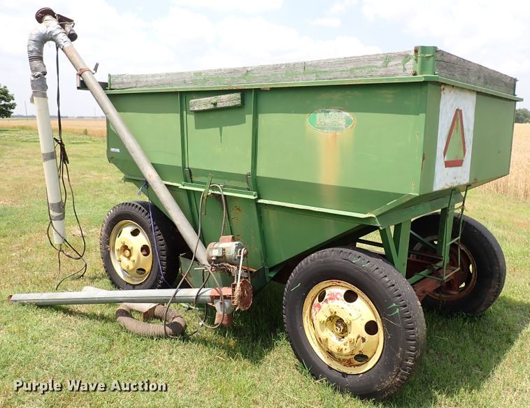 image for item IV9330 Huskee  gravity wagon