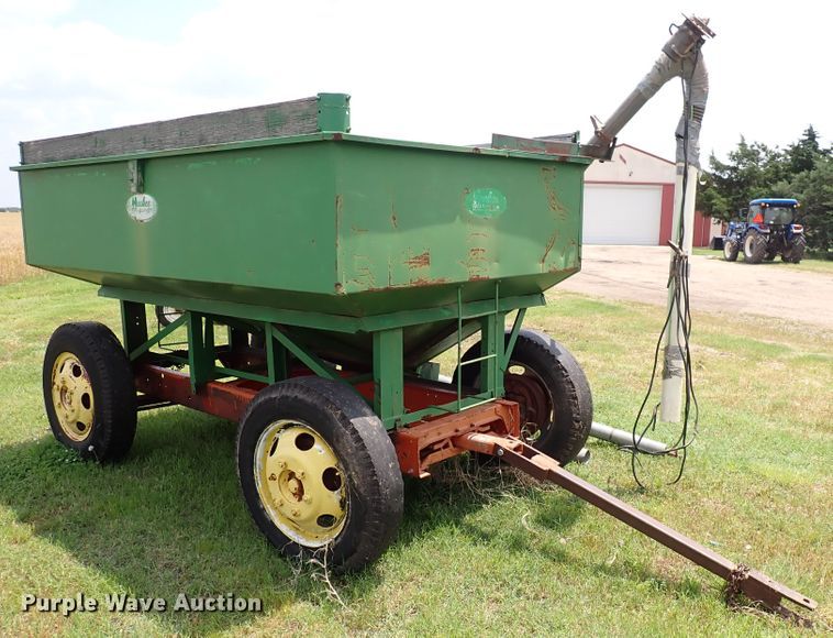 image for item IV9330 Huskee  gravity wagon