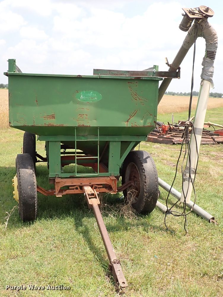 image for item IV9330 Huskee  gravity wagon