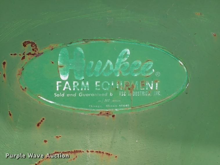 image for item IV9330 Huskee  gravity wagon