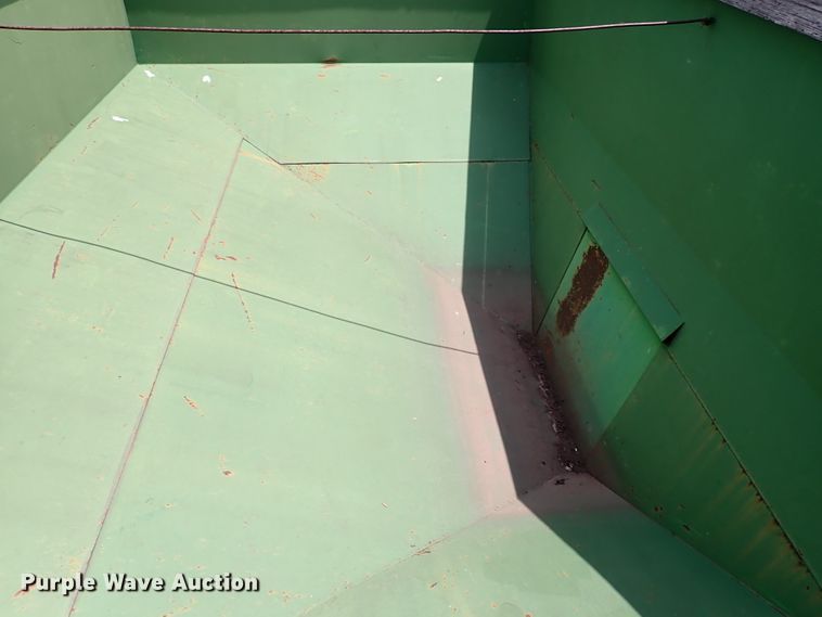 image for item IV9330 Huskee  gravity wagon