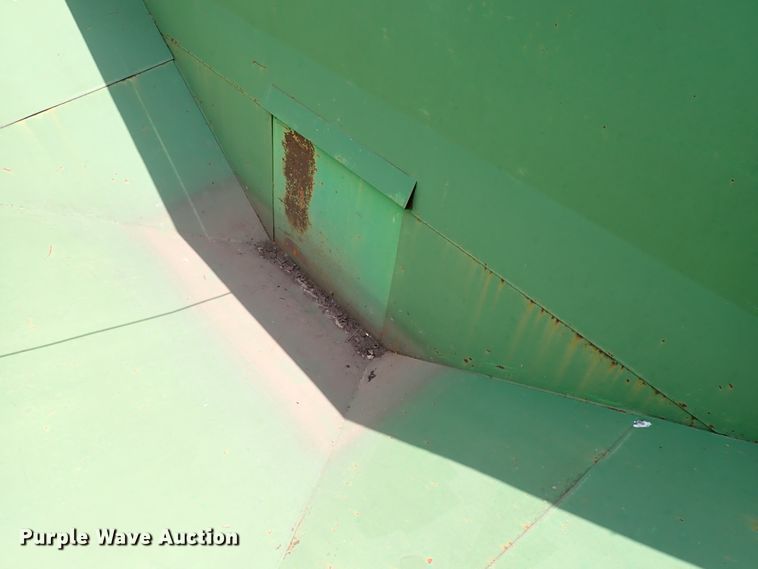 image for item IV9330 Huskee  gravity wagon