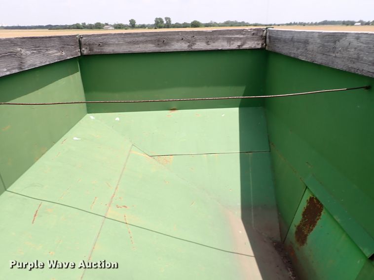 image for item IV9330 Huskee  gravity wagon