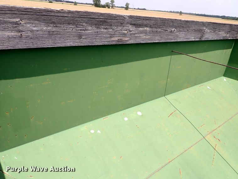 image for item IV9330 Huskee  gravity wagon