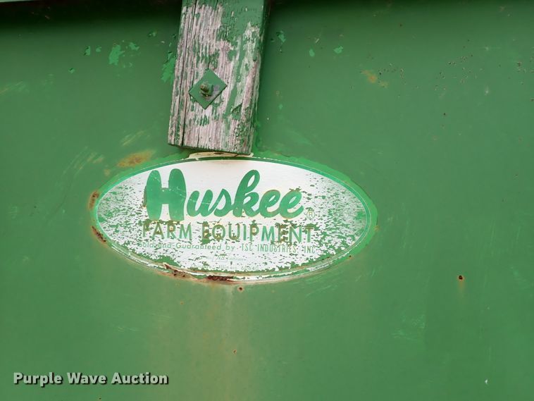 image for item IV9330 Huskee  gravity wagon