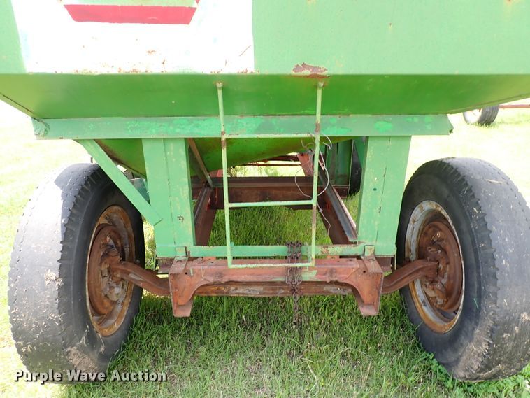 image for item IV9330 Huskee  gravity wagon