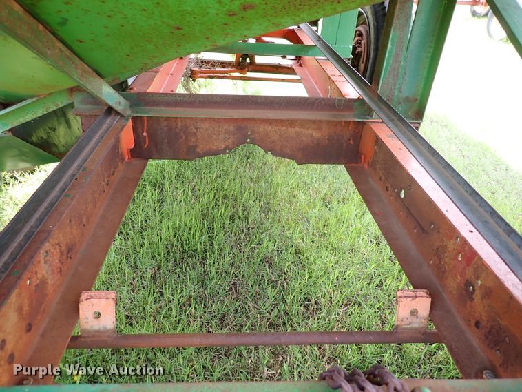 image for item IV9330 Huskee  gravity wagon