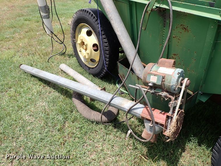 image for item IV9330 Huskee  gravity wagon