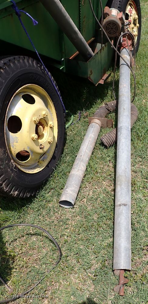 image for item IV9330 Huskee  gravity wagon