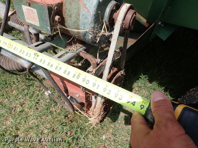 image for item IV9330 Huskee  gravity wagon