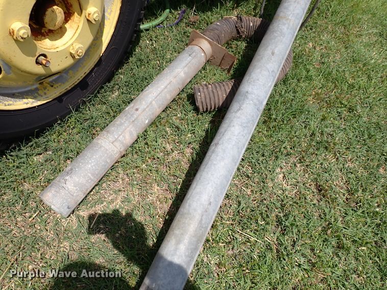 image for item IV9330 Huskee  gravity wagon