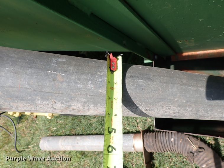 image for item IV9330 Huskee  gravity wagon