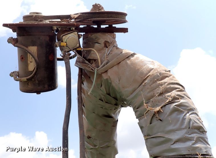 image for item IV9330 Huskee  gravity wagon