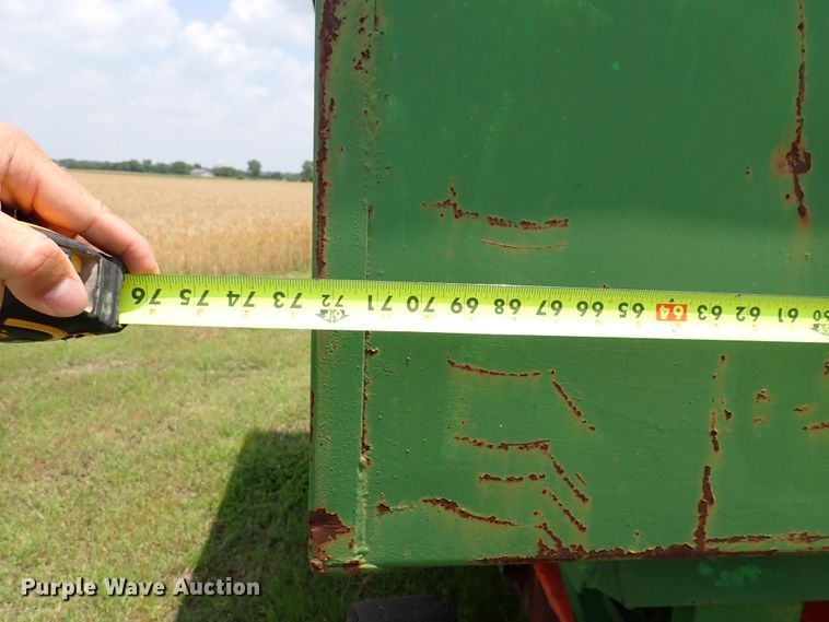 image for item IV9330 Huskee  gravity wagon