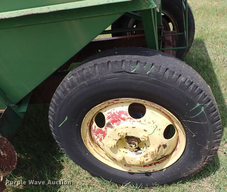 image for item IV9330 Huskee  gravity wagon