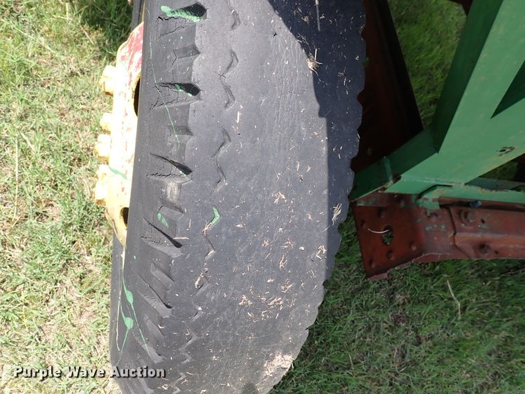 image for item IV9330 Huskee  gravity wagon