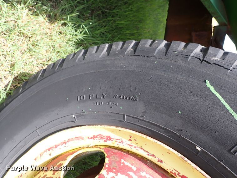 image for item IV9330 Huskee  gravity wagon