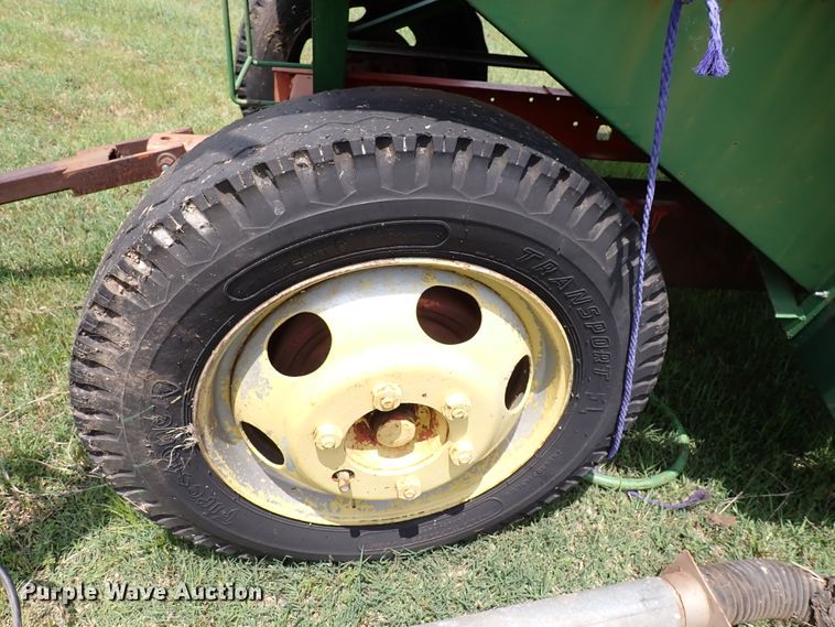 image for item IV9330 Huskee  gravity wagon