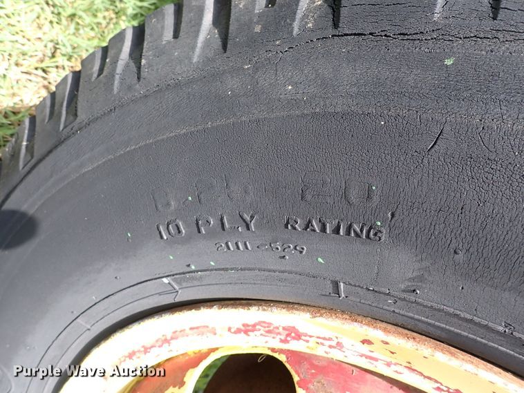 image for item IV9330 Huskee  gravity wagon