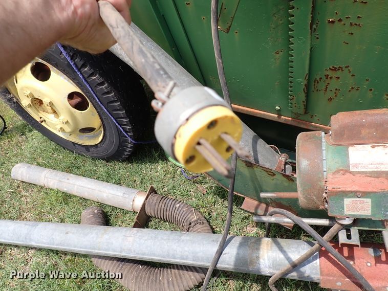 image for item IV9330 Huskee  gravity wagon