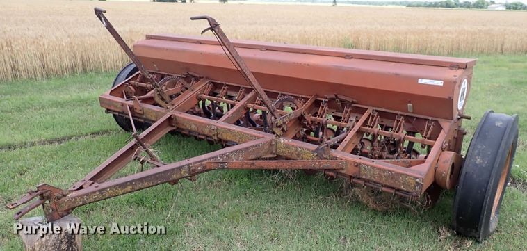 image for item IV9332 International Harvester  seeder