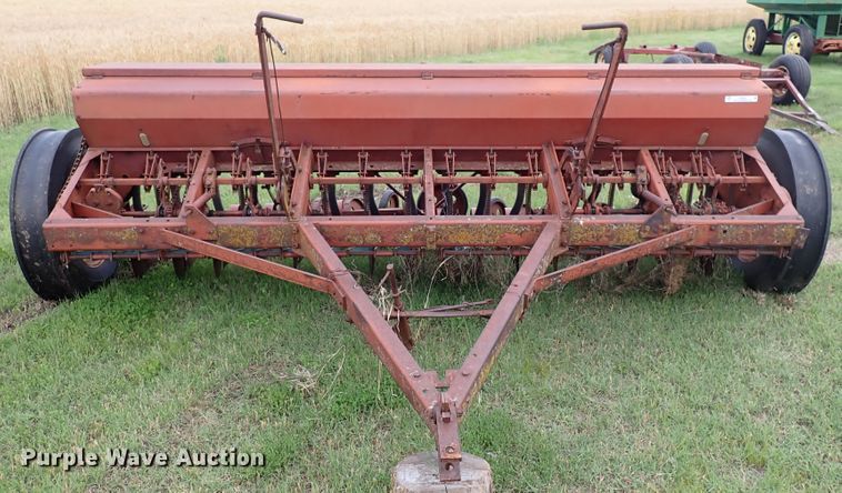 image for item IV9332 International Harvester  seeder