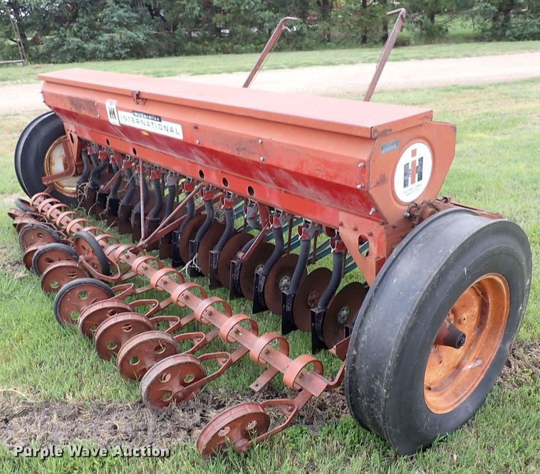 image for item IV9332 International Harvester  seeder