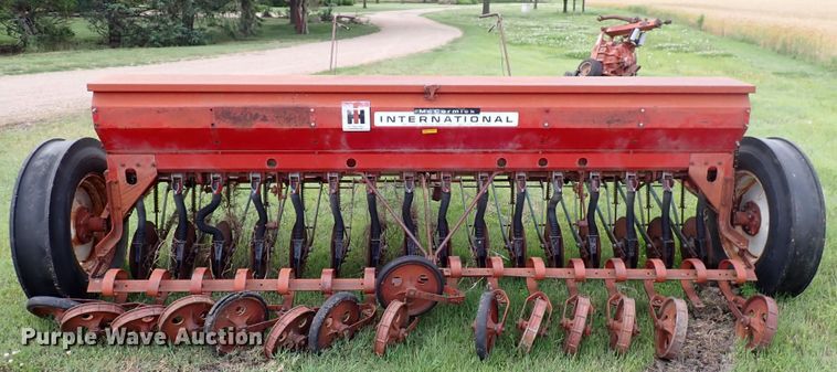image for item IV9332 International Harvester  seeder