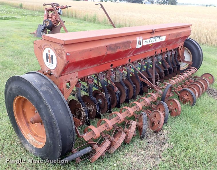 image for item IV9332 International Harvester  seeder