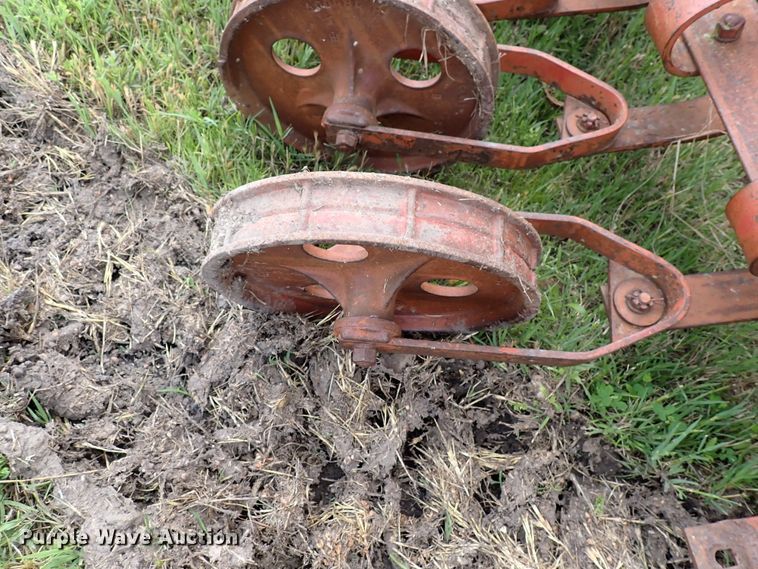 image for item IV9332 International Harvester  seeder