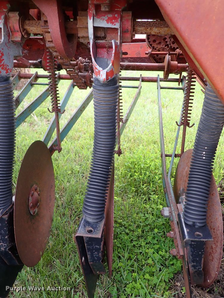 image for item IV9332 International Harvester  seeder