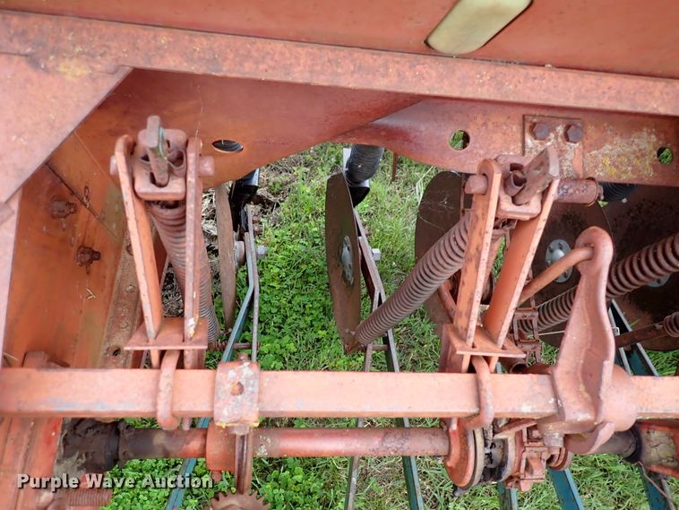 image for item IV9332 International Harvester  seeder
