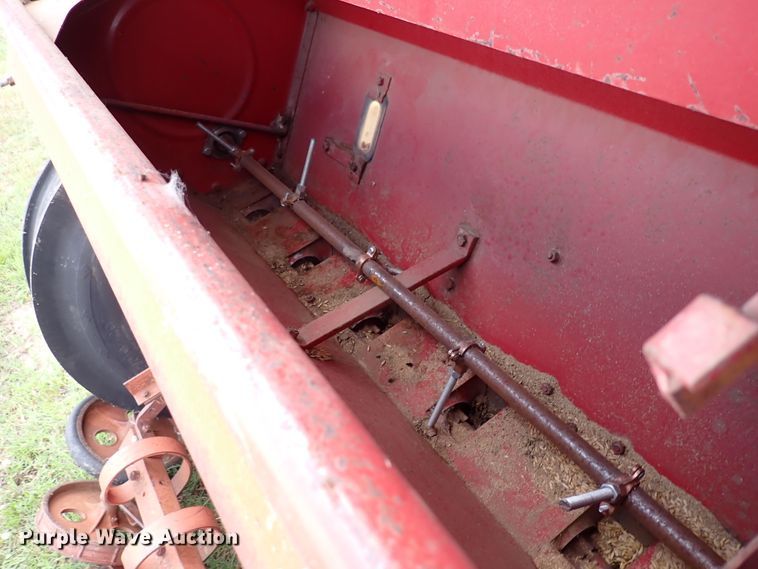 image for item IV9332 International Harvester  seeder