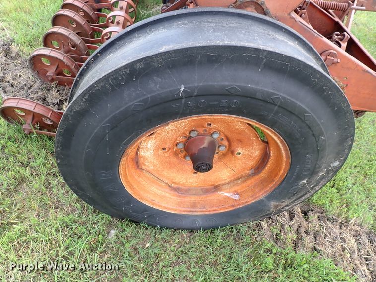 image for item IV9332 International Harvester  seeder