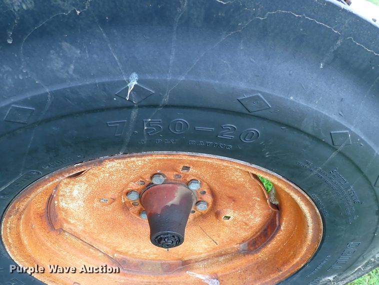 image for item IV9332 International Harvester  seeder