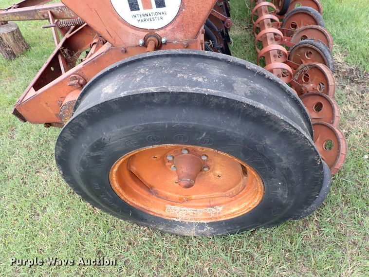 image for item IV9332 International Harvester  seeder