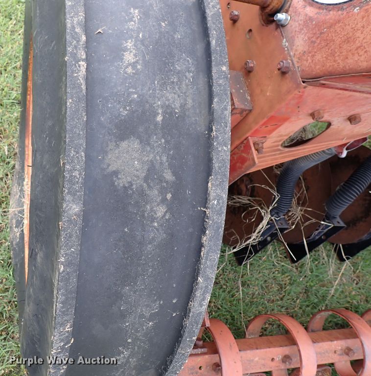 image for item IV9332 International Harvester  seeder
