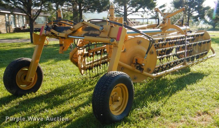 image for item IY9483 Vermeer R23A  hay rake