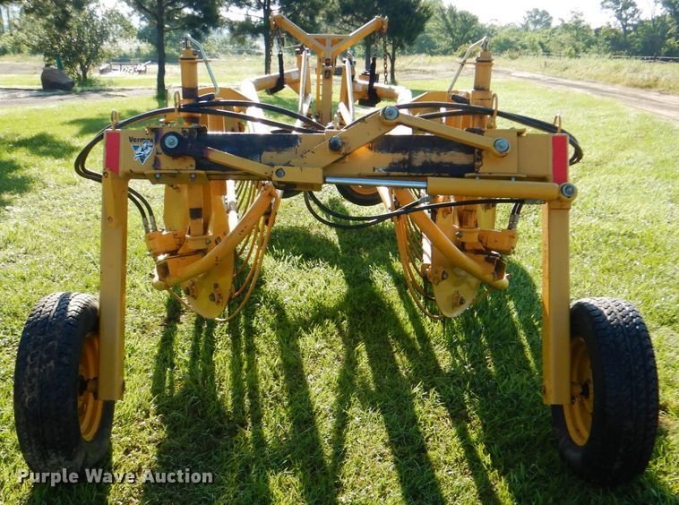 image for item IY9483 Vermeer R23A  hay rake