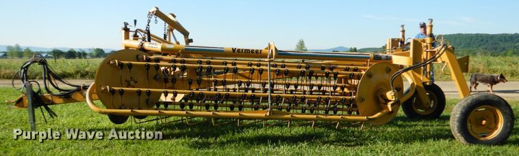 image for item IY9483 Vermeer R23A  hay rake