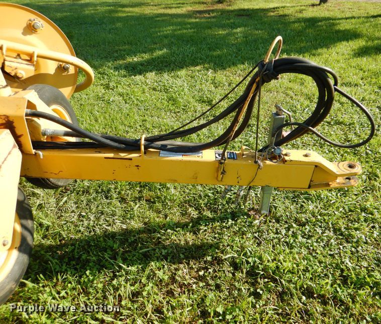 image for item IY9483 Vermeer R23A  hay rake