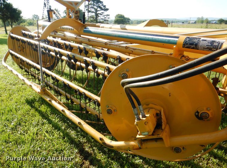 image for item IY9483 Vermeer R23A  hay rake