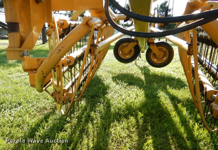 image for item IY9483 Vermeer R23A  hay rake