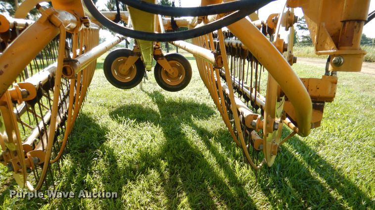 image for item IY9483 Vermeer R23A  hay rake