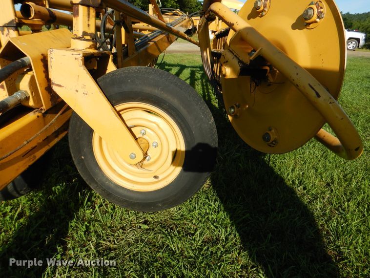 image for item IY9483 Vermeer R23A  hay rake