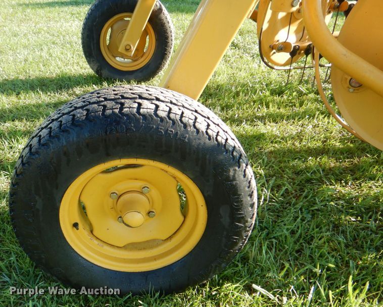 image for item IY9483 Vermeer R23A  hay rake